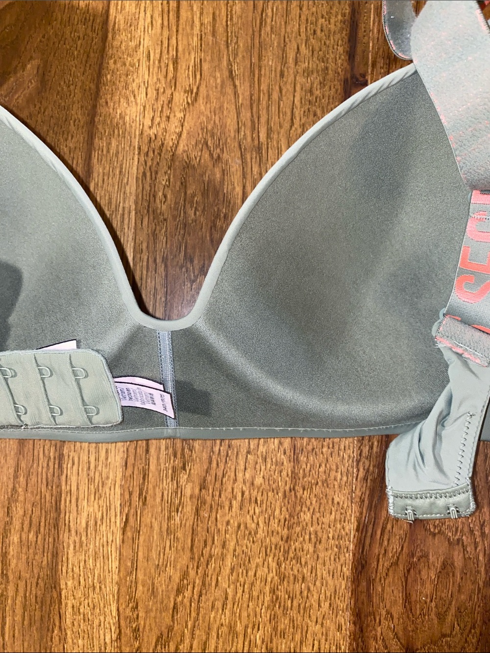 Victoria's Secret Light Moss Green T-Shirt Bra with thick Pink Branded Straps - Picture 7 of 7